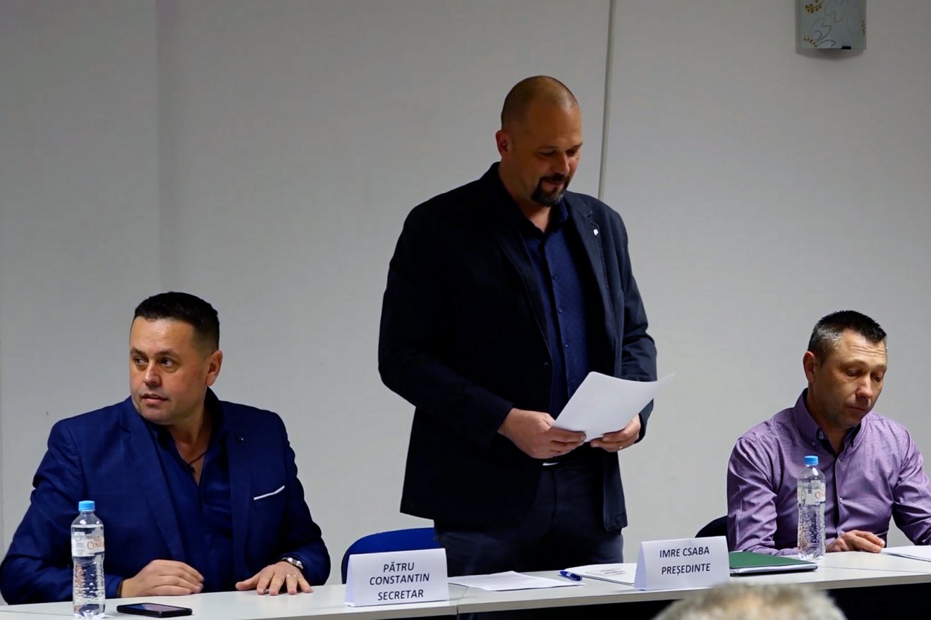 Váratlan fordulat: az EMSZ a románpárt-szövetséggel összefüggésbe hozható független jelölt mögé állt Kézdivásárhelyen