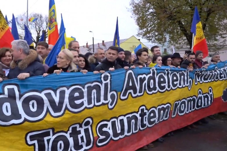 Katonai hűhó Bukarestben, „mind románok vagyunk” jelszó Gyulafehérváron