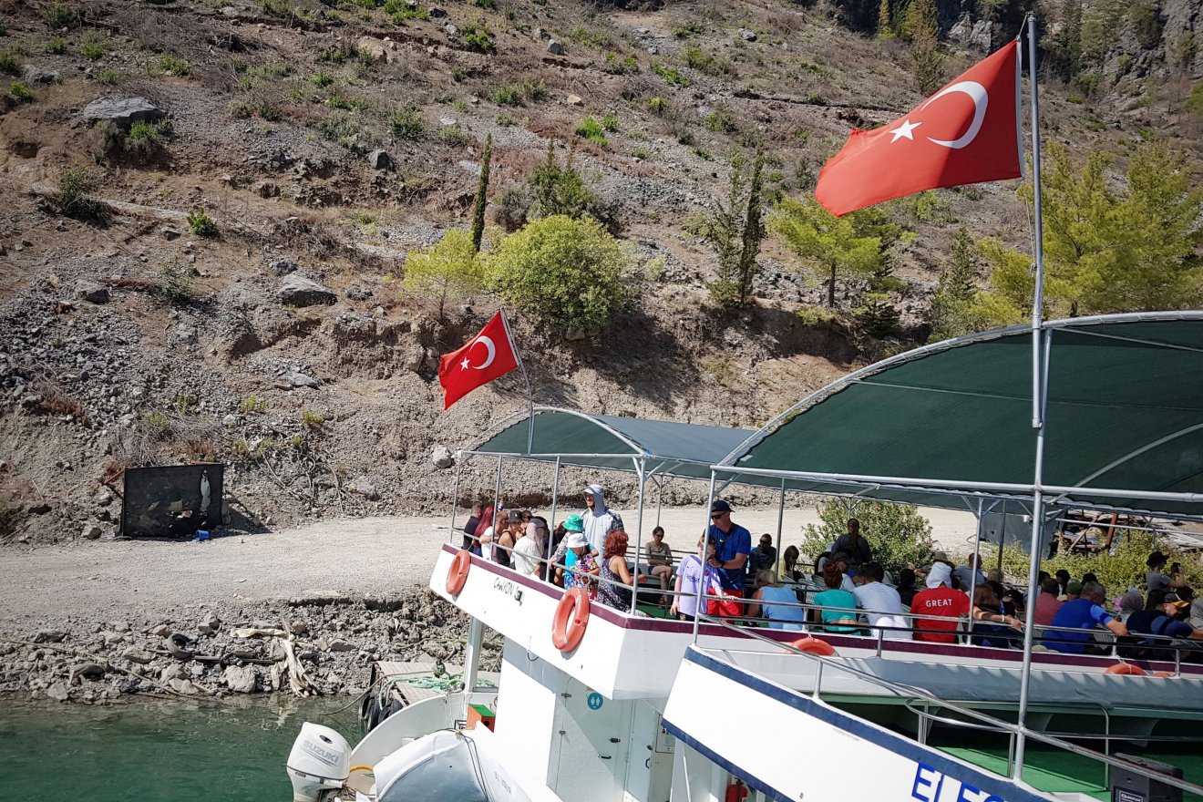 Elnöki jóváhagyás: személyi igazolvánnyal is beutazhatnak Törökországba a román állampolgárságú turisták