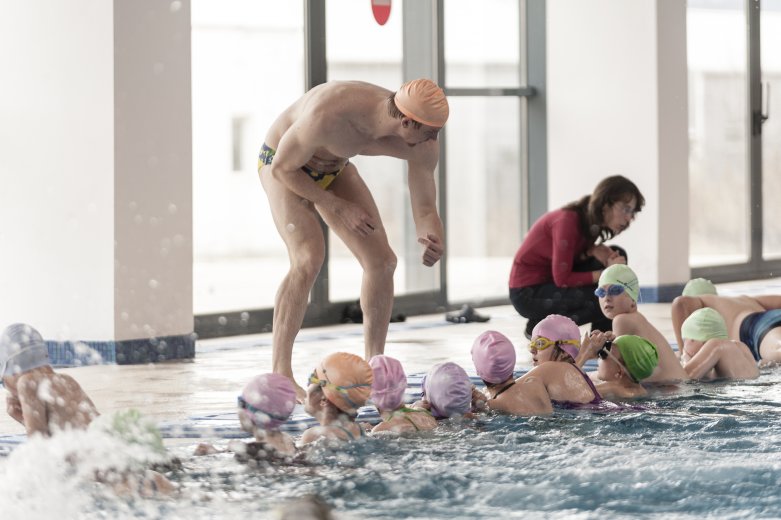 Folytatódik a csíkszeredai kori-úszás program