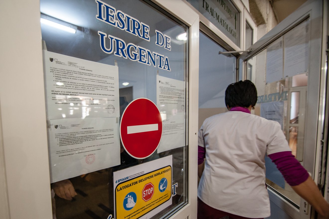 Beteglátogatás: vannak kórházak, ahol továbbra is fenntartják a tilalmat