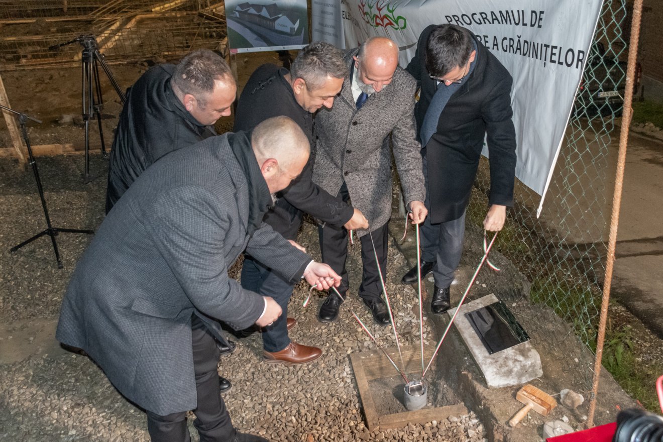A magyar kormány által támogatott új óvoda alapkövét tették le Tusnádfürdőn