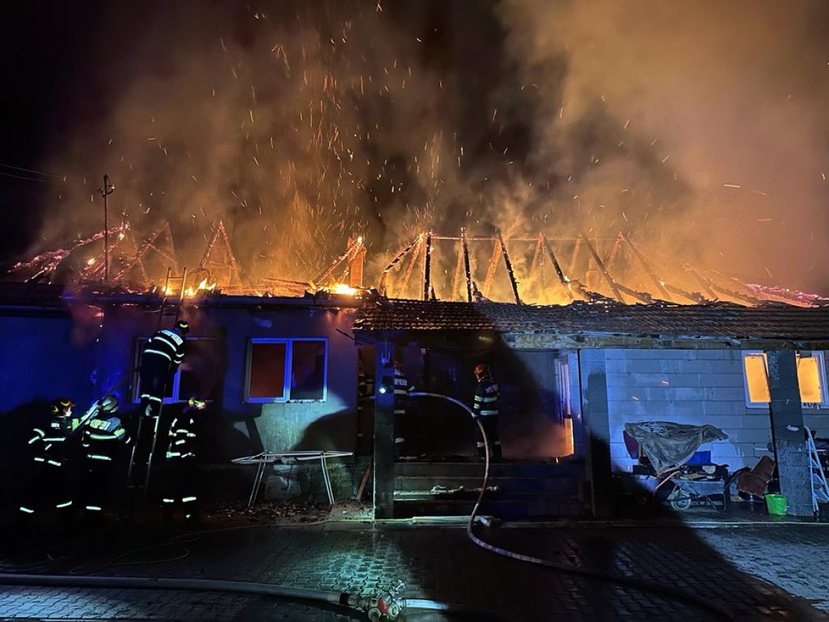 Hatalmas lángok törtek fel a lakóházból – fotók