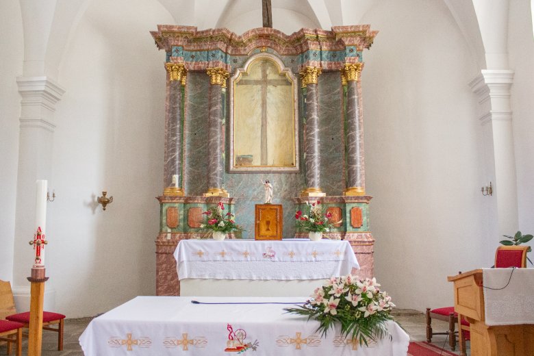 Restaurálták a Szent Kereszt templom oltárát