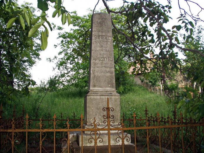 Történelmi sírok a bozótban: rengeteg a gondozatlan partiumi magyar síremlék