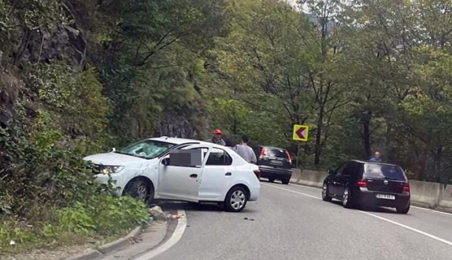 Miután egy lezuhanó szikladarab megölt egy autóst, most ellenőrzik az összes hegyvidéki utat