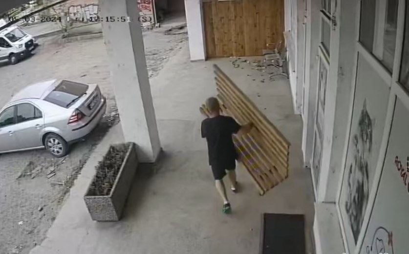 Klinika elől lopott padot egy kolozsvári férfi (VIDEÓ) – vasárnapi hírek