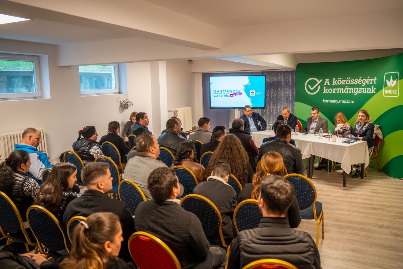 Rétegtalálkozón értekeztek a háromszéki roma közösségek felzárkóztatásáról