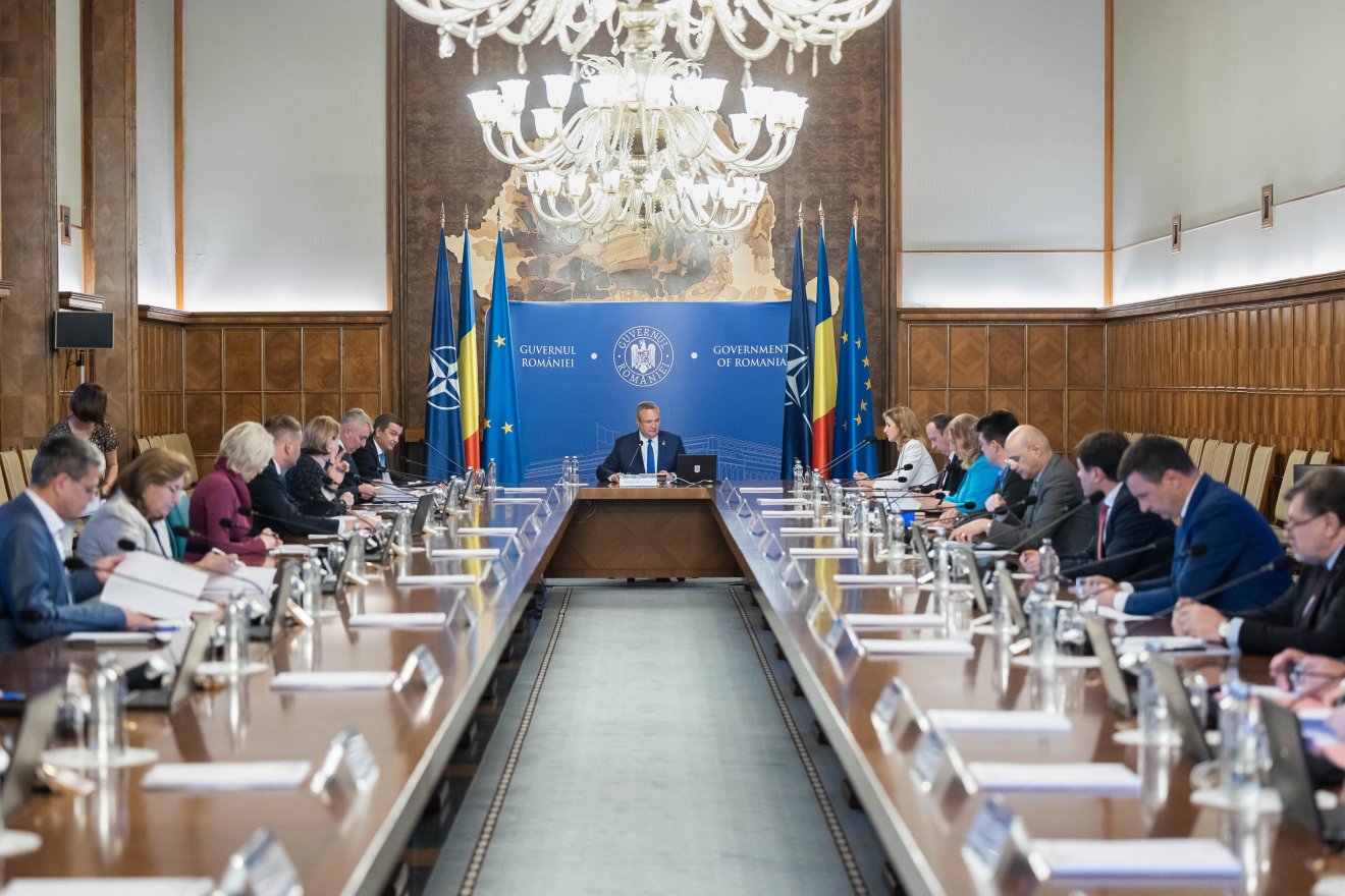 Ciucă szerint gyakorlatiasan „hasít” a nagykoalíció – Támogatnák a székhelyüket Romániába áthelyező cégeket