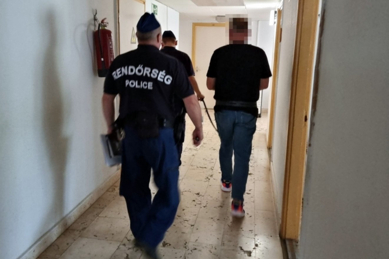 Hamis személyi igazolvánnyal bujkált Magyarországon egy román férfi, letartóztatták