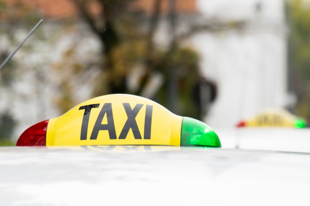Sokba kerül a diszpécserszolgálat, enélkül mégsem szabad(na) taxizni