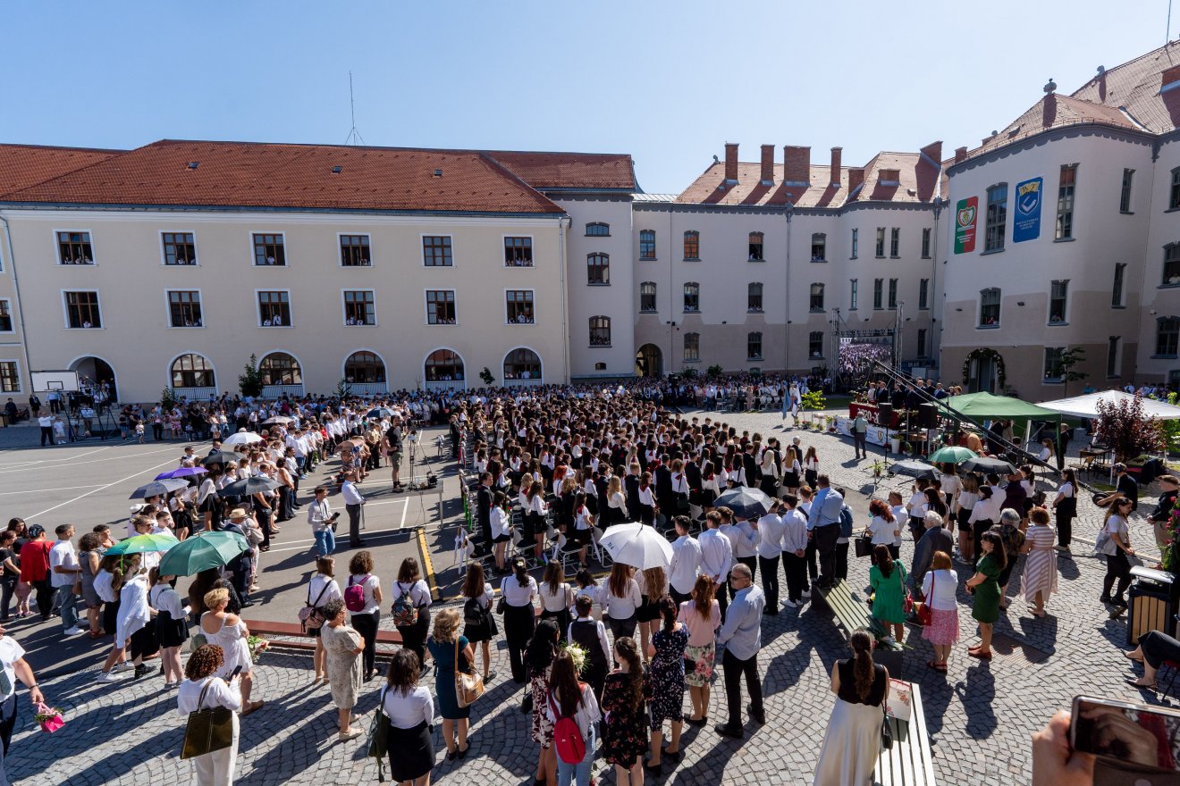 Elballagott egy újabb évfolyam a marosvásárhelyi magyar iskolákból